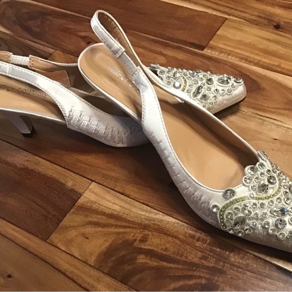 NIB - white satin fabric rhinestone slingback pumps - Picture 2 of 5